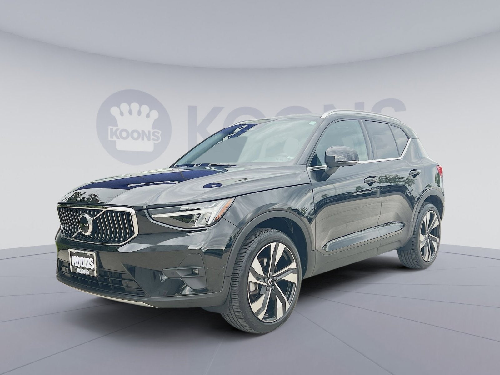 2023 Volvo XC40 B5 Plus Bright Theme