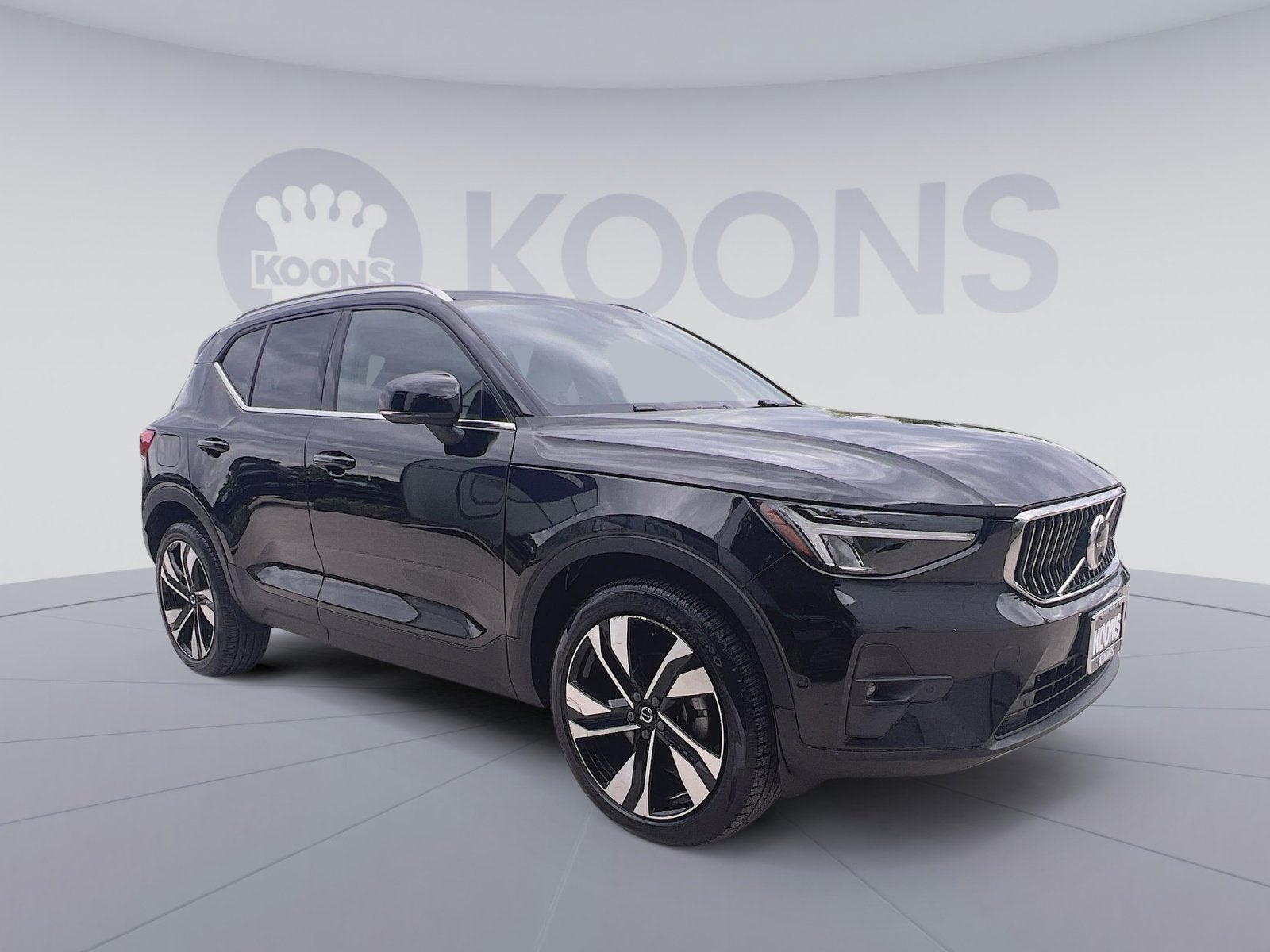 2023 Volvo XC40 B5 Plus Bright Theme