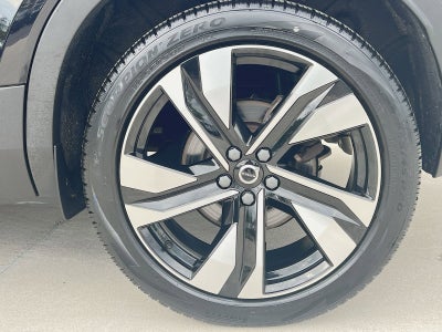 2023 Volvo XC40 B5 Plus Bright Theme