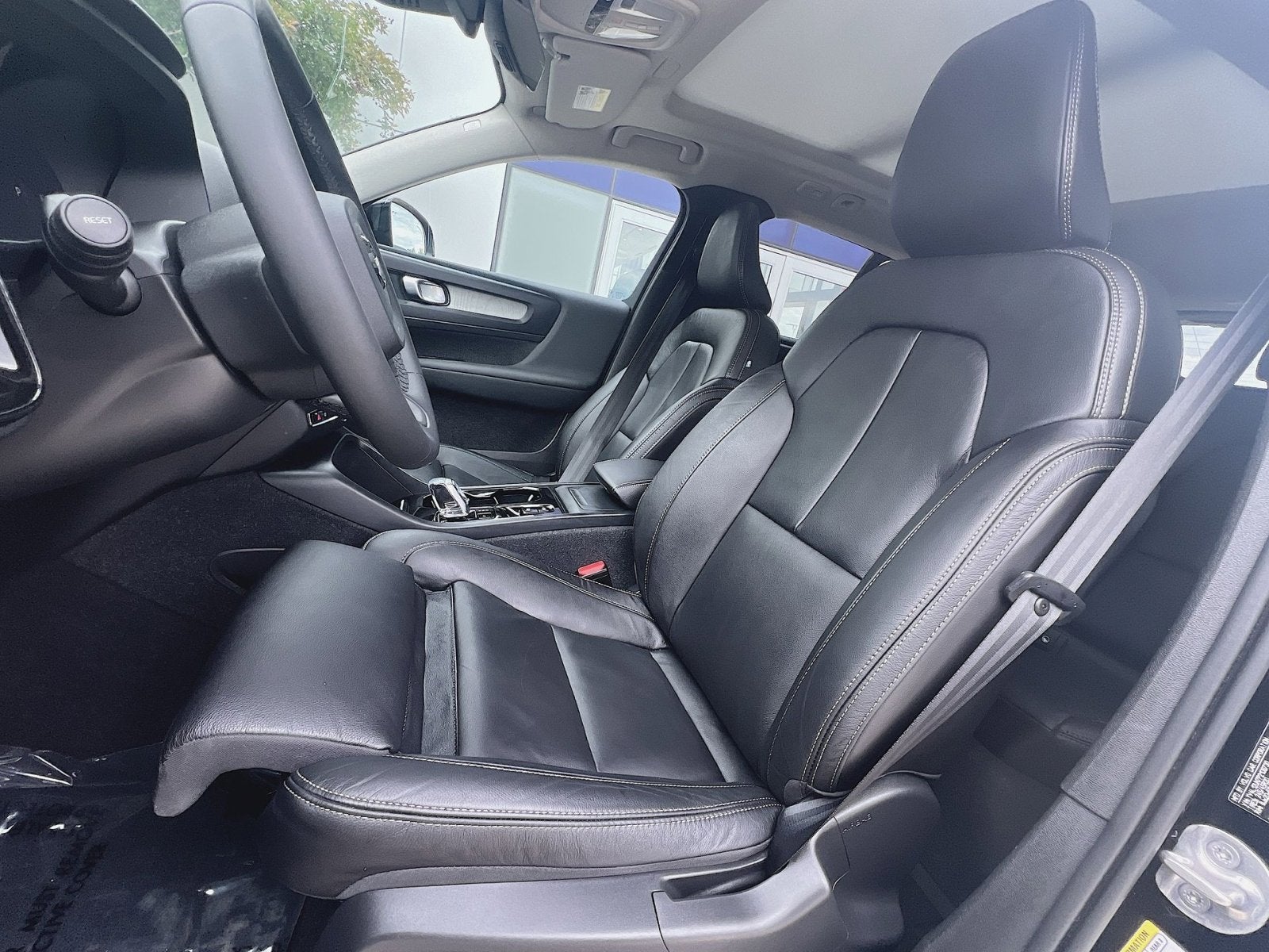 2023 Volvo XC40 B5 Plus Bright Theme