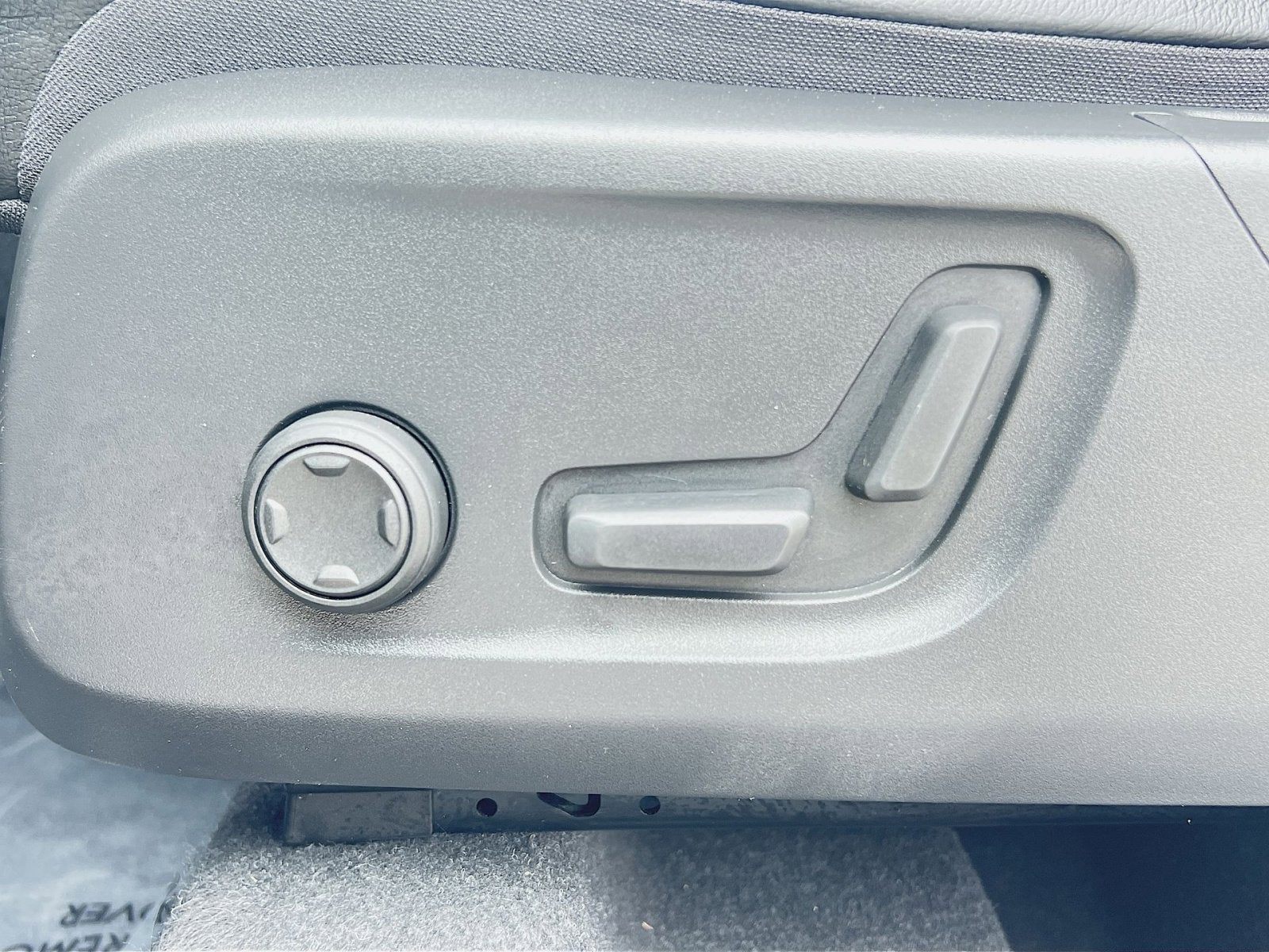 2023 Volvo XC40 B5 Plus Bright Theme