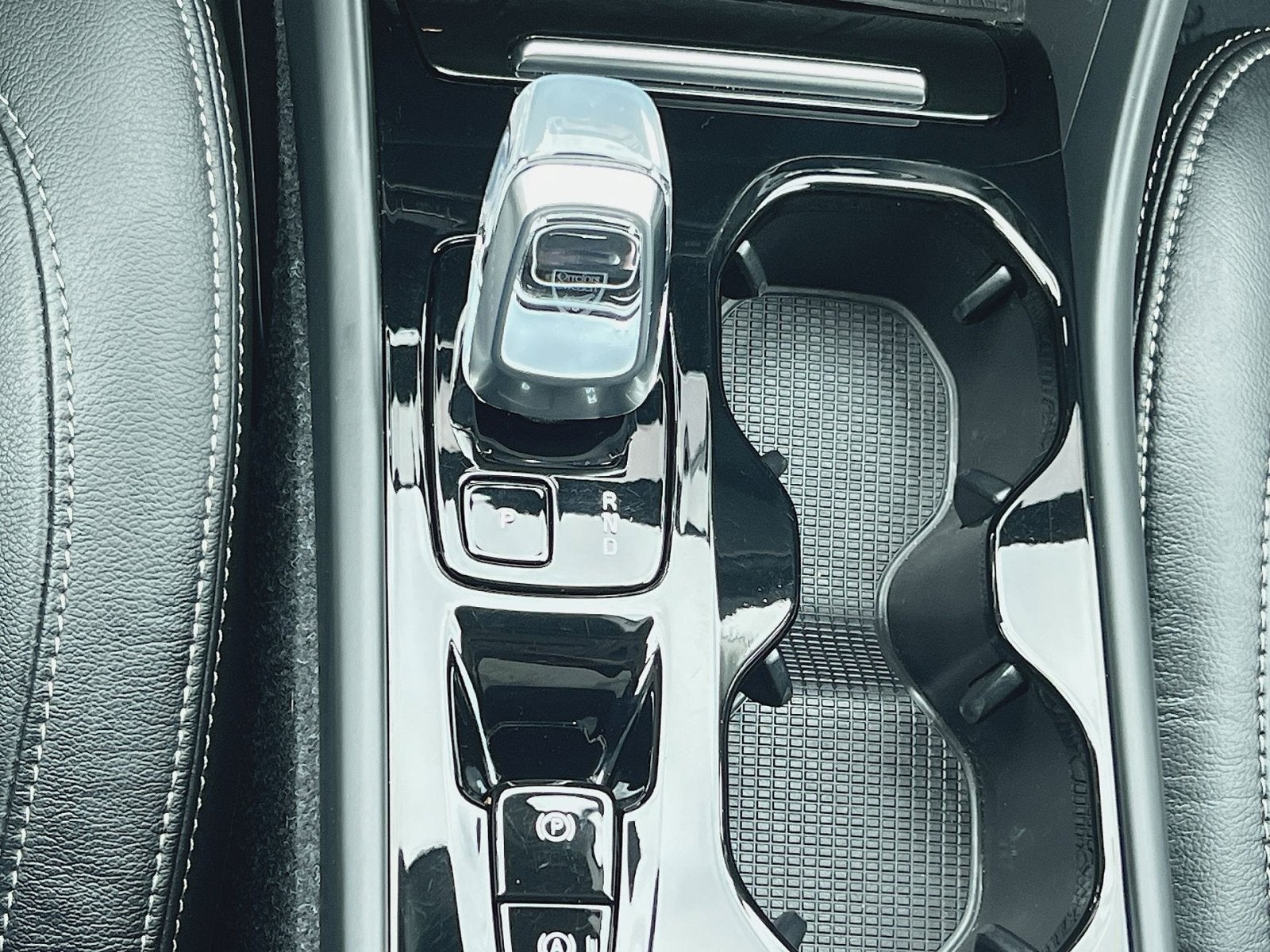 2023 Volvo XC40 B5 Plus Bright Theme