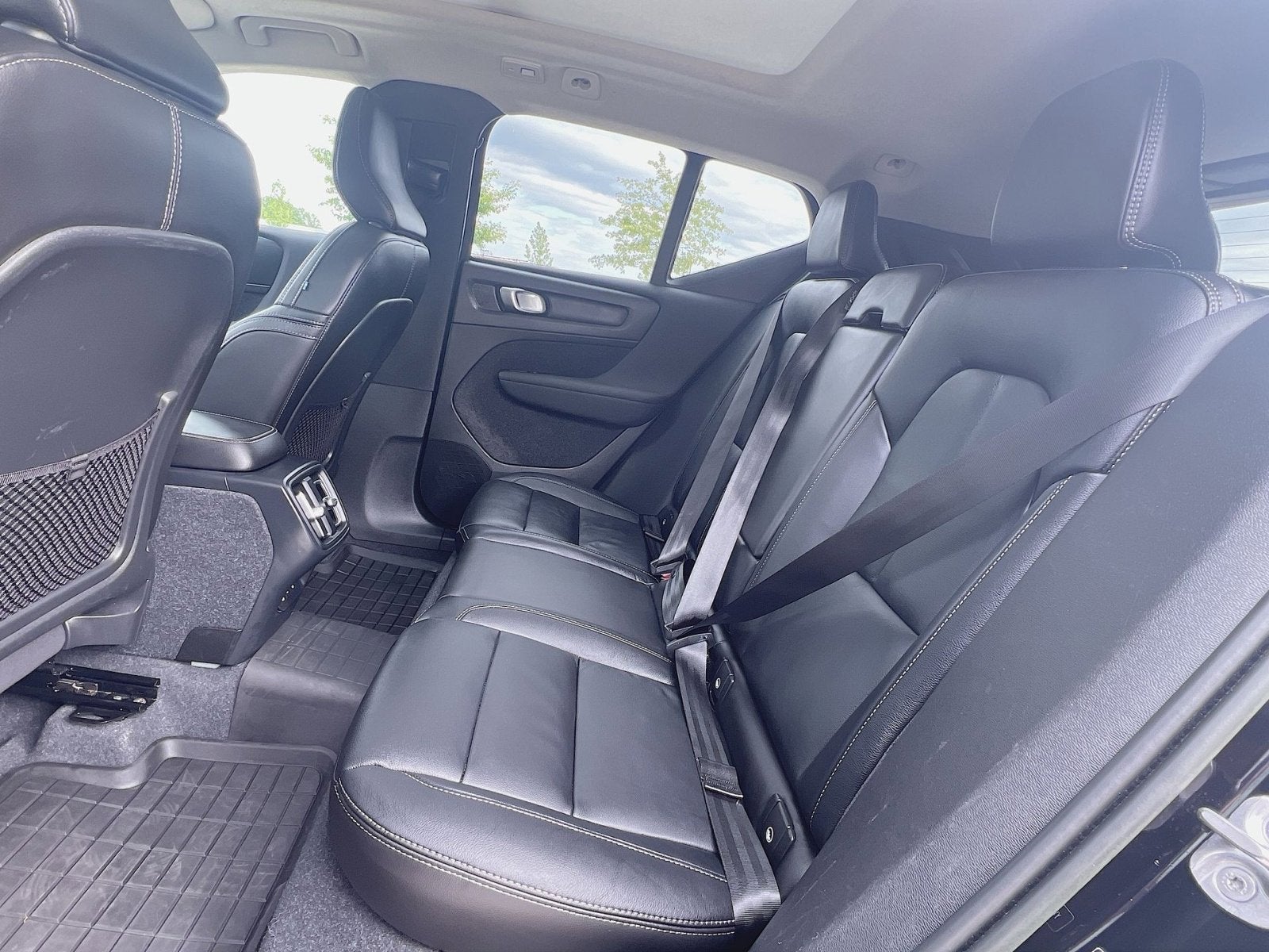2023 Volvo XC40 B5 Plus Bright Theme
