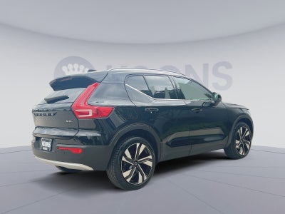 2023 Volvo XC40 B5 Plus Bright Theme