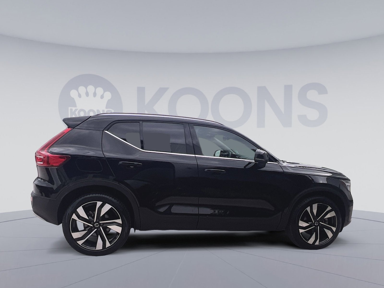 2023 Volvo XC40 B5 Plus Bright Theme