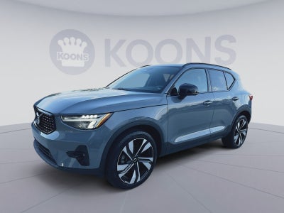 2023 Volvo XC40 B5 Plus Dark Theme
