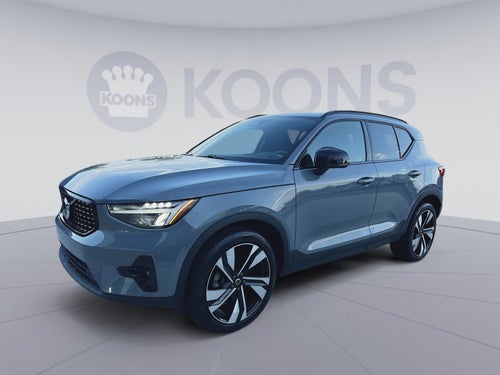 2023 Volvo XC40 B5 Plus Dark Theme