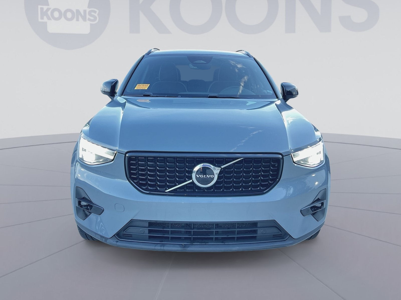 2023 Volvo XC40 B5 Plus Dark Theme