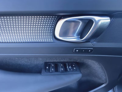 2023 Volvo XC40 B5 Plus Dark Theme