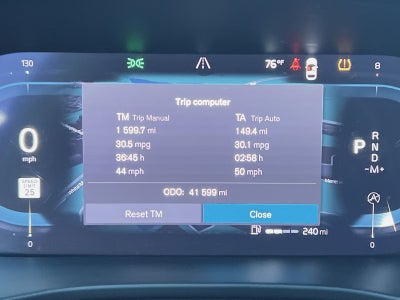 2023 Volvo XC40 B5 Plus Dark Theme