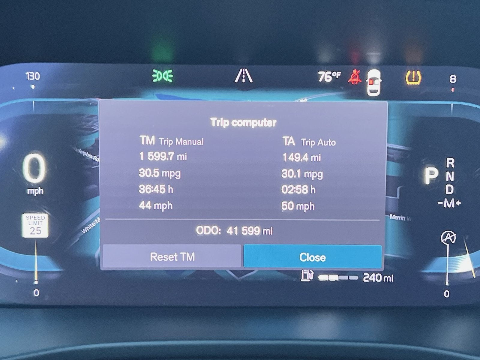 2023 Volvo XC40 B5 Plus Dark Theme