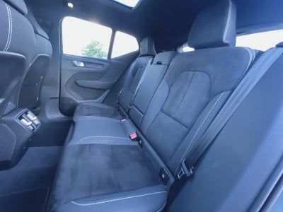 2023 Volvo XC40 B5 Plus Dark Theme