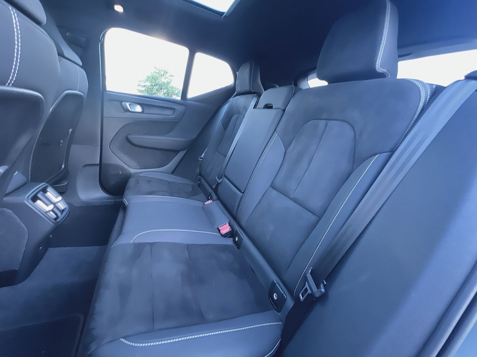 2023 Volvo XC40 B5 Plus Dark Theme