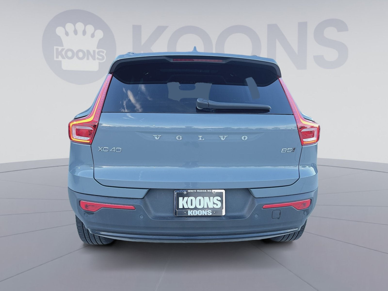 2023 Volvo XC40 B5 Plus Dark Theme