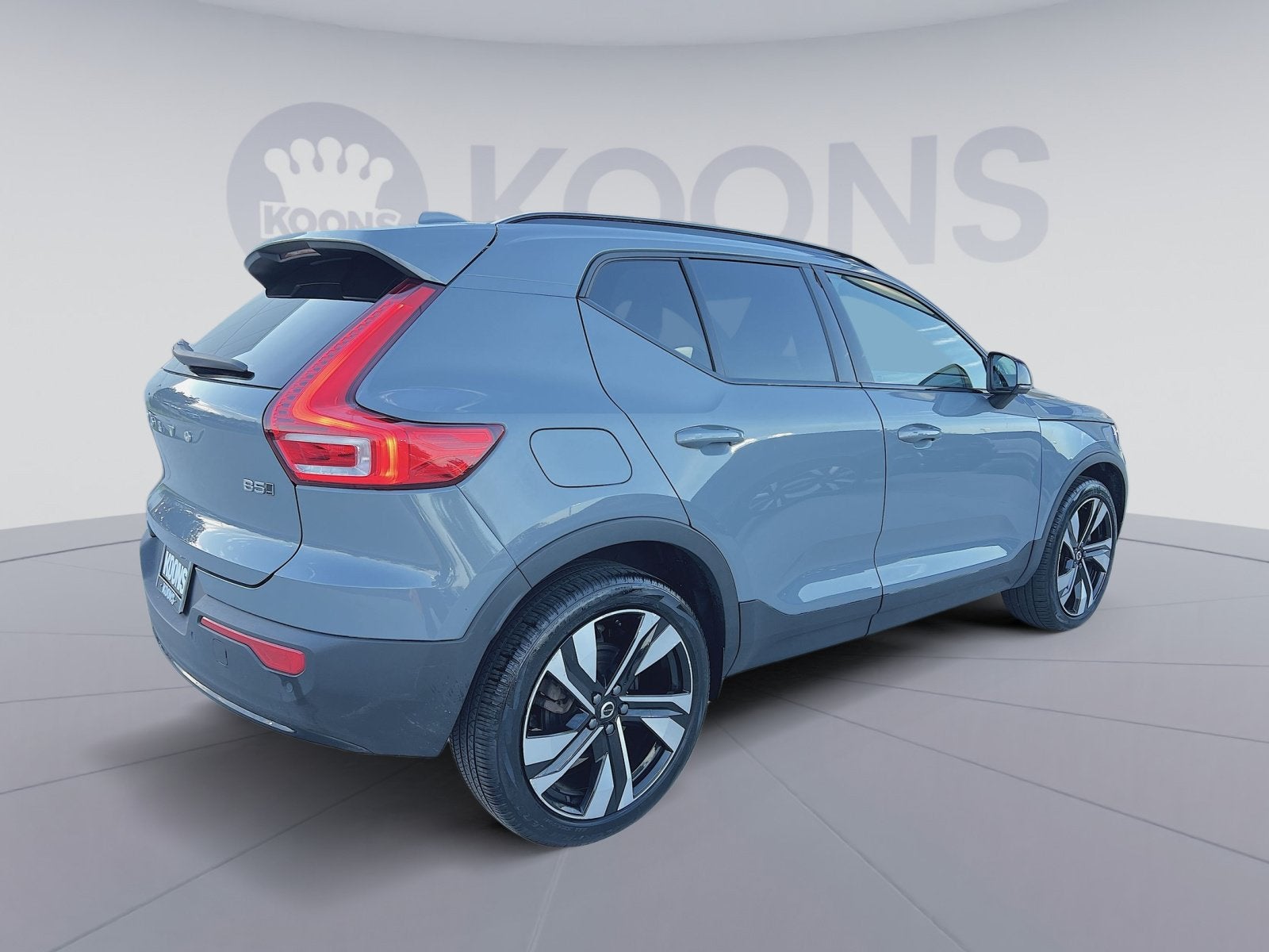 2023 Volvo XC40 B5 Plus Dark Theme