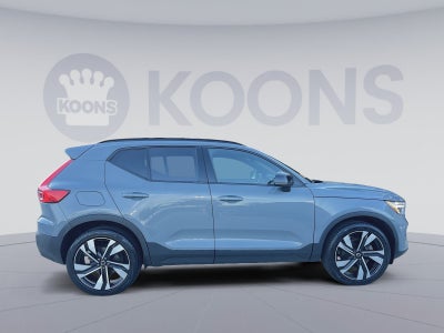2023 Volvo XC40 B5 Plus Dark Theme