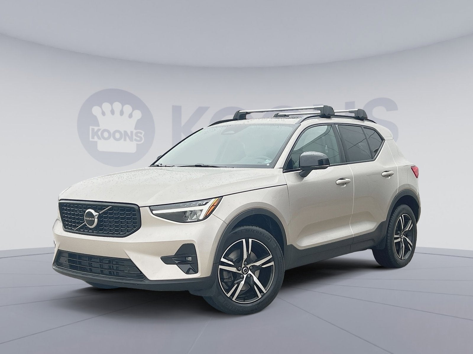 2023 Volvo XC40 B5 Plus Dark Theme