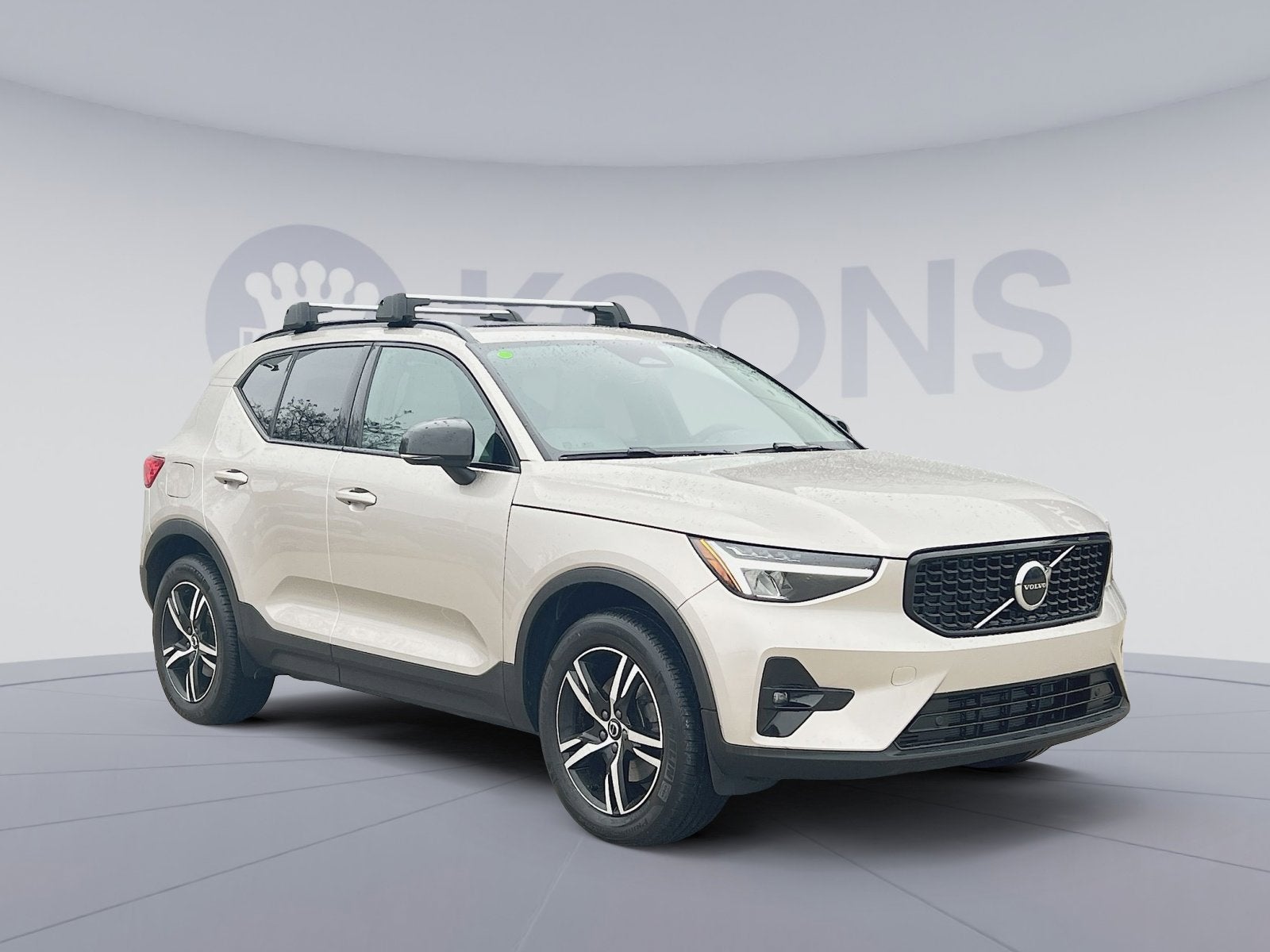 2023 Volvo XC40 B5 Plus Dark Theme
