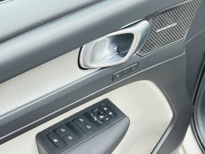 2023 Volvo XC40 B5 Plus Dark Theme