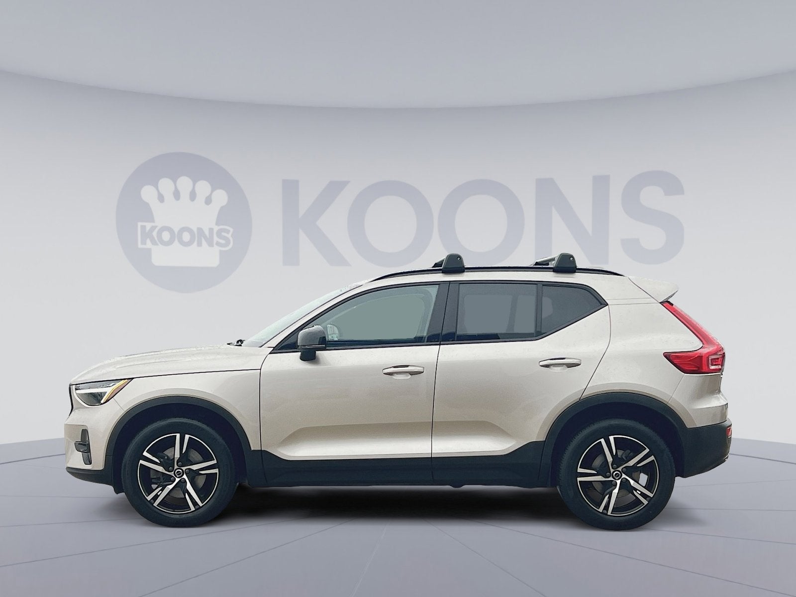 2023 Volvo XC40 B5 Plus Dark Theme