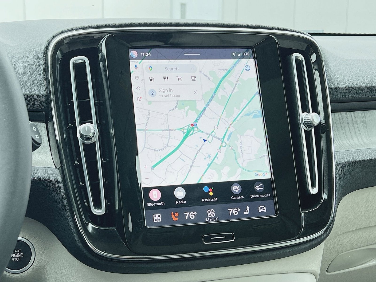 2023 Volvo XC40 B5 Plus Dark Theme