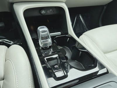 2023 Volvo XC40 B5 Plus Dark Theme