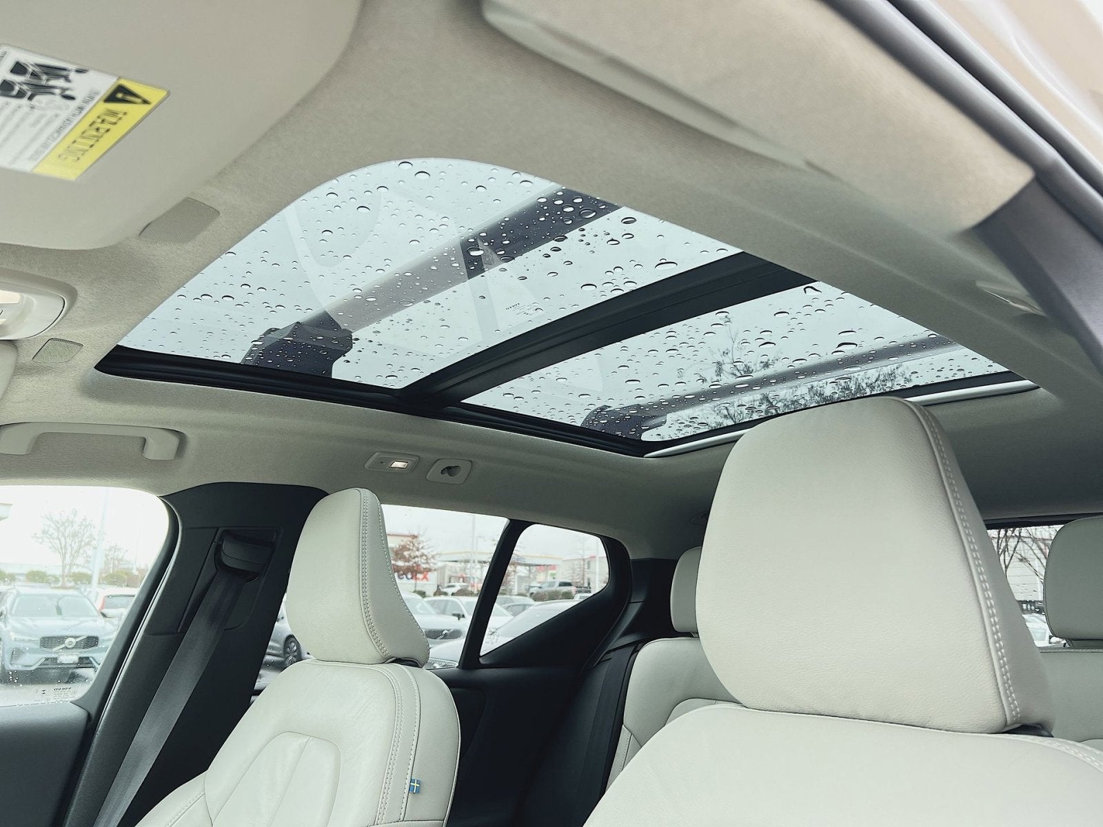 2023 Volvo XC40 B5 Plus Dark Theme