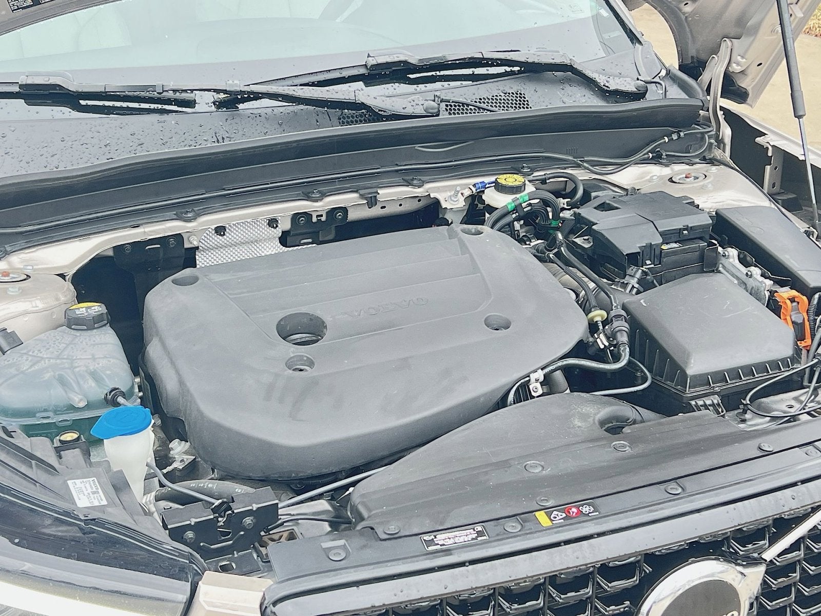 2023 Volvo XC40 B5 Plus Dark Theme