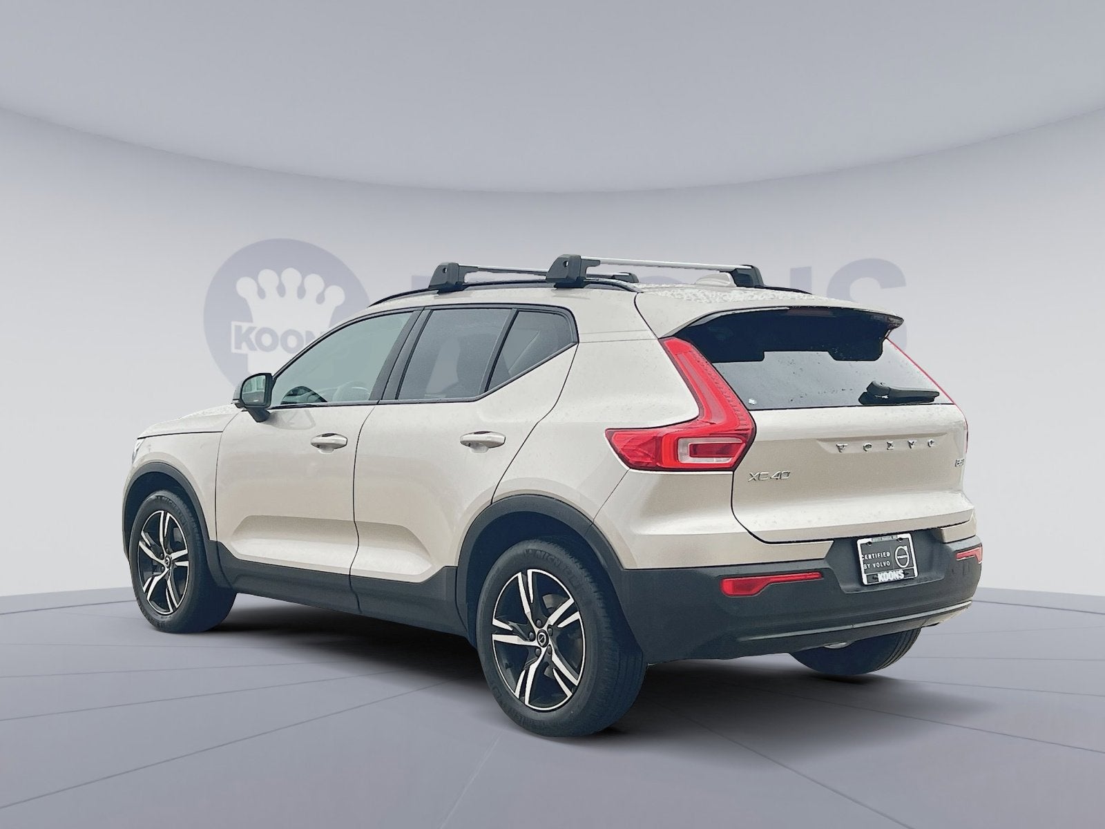 2023 Volvo XC40 B5 Plus Dark Theme