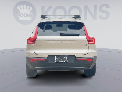 2023 Volvo XC40 B5 Plus Dark Theme