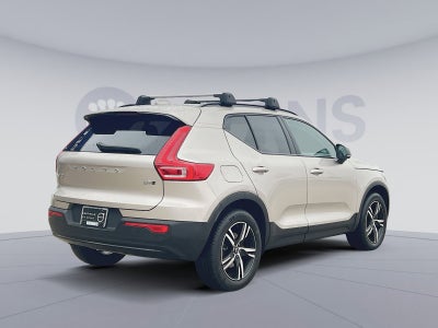 2023 Volvo XC40 B5 Plus Dark Theme