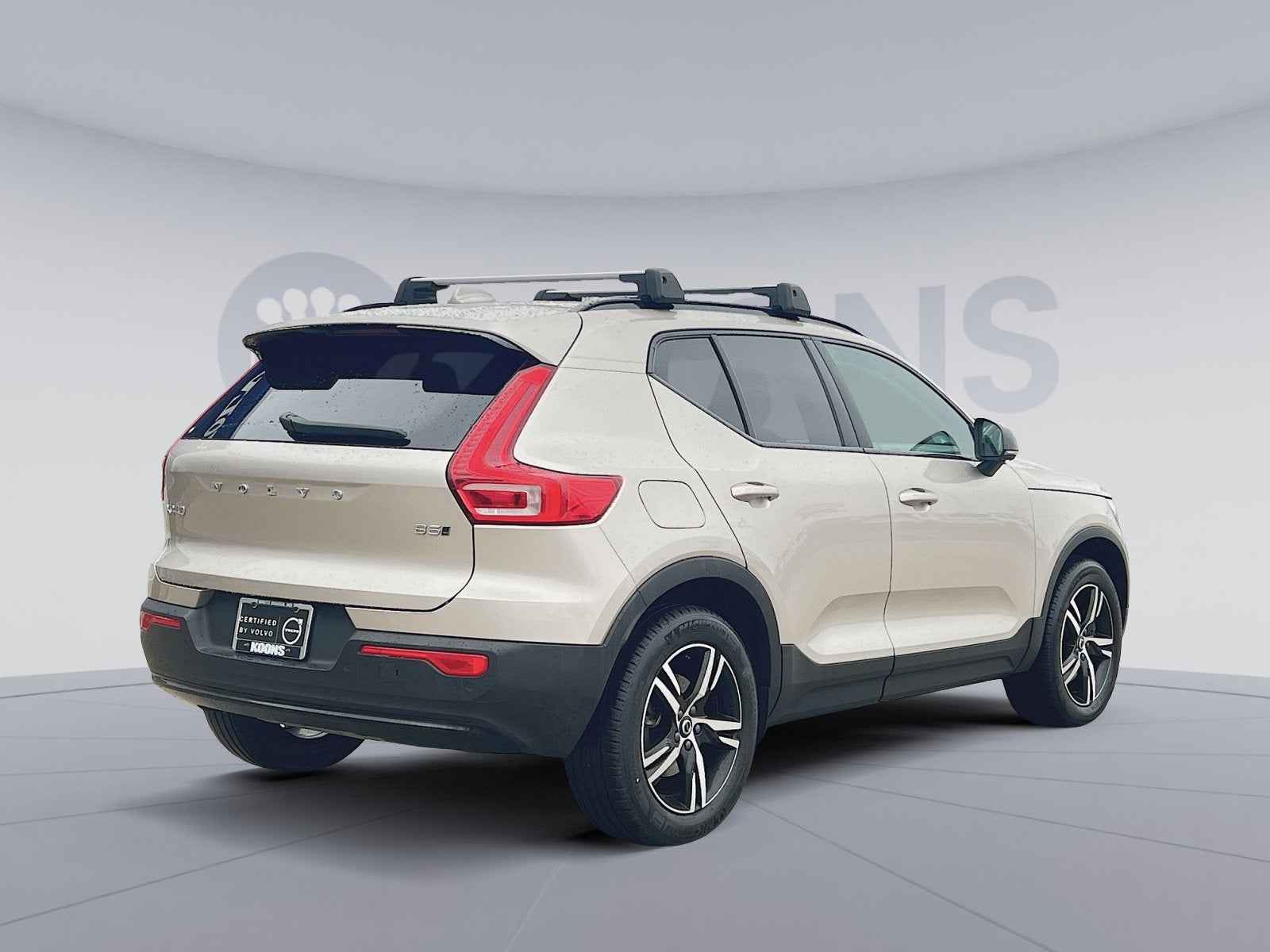 2023 Volvo XC40 B5 Plus Dark Theme