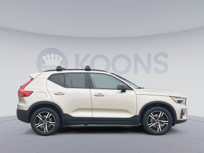 2023 Volvo XC40 B5 Plus Dark Theme