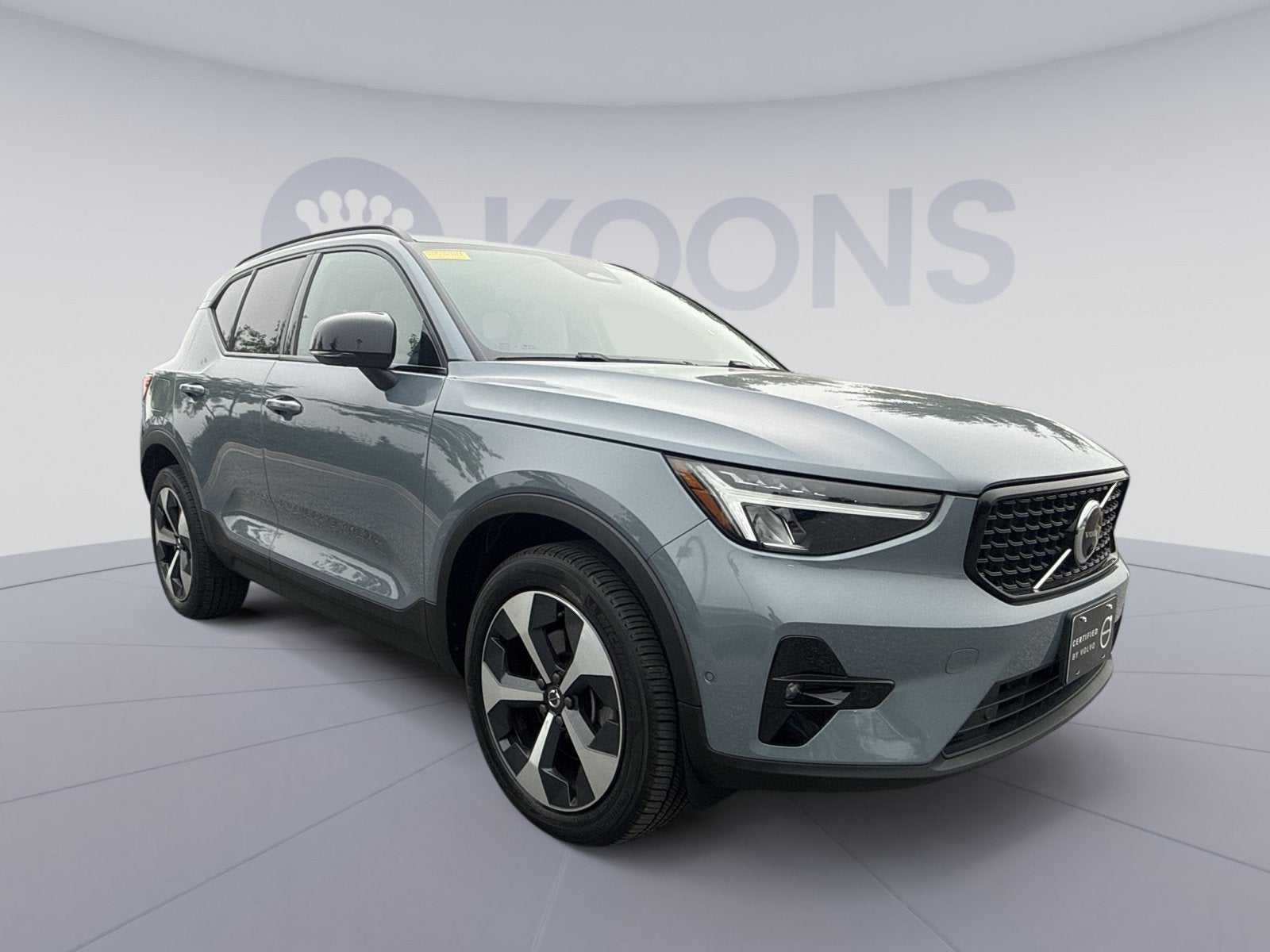2023 Volvo XC40 B5 Plus Dark Theme
