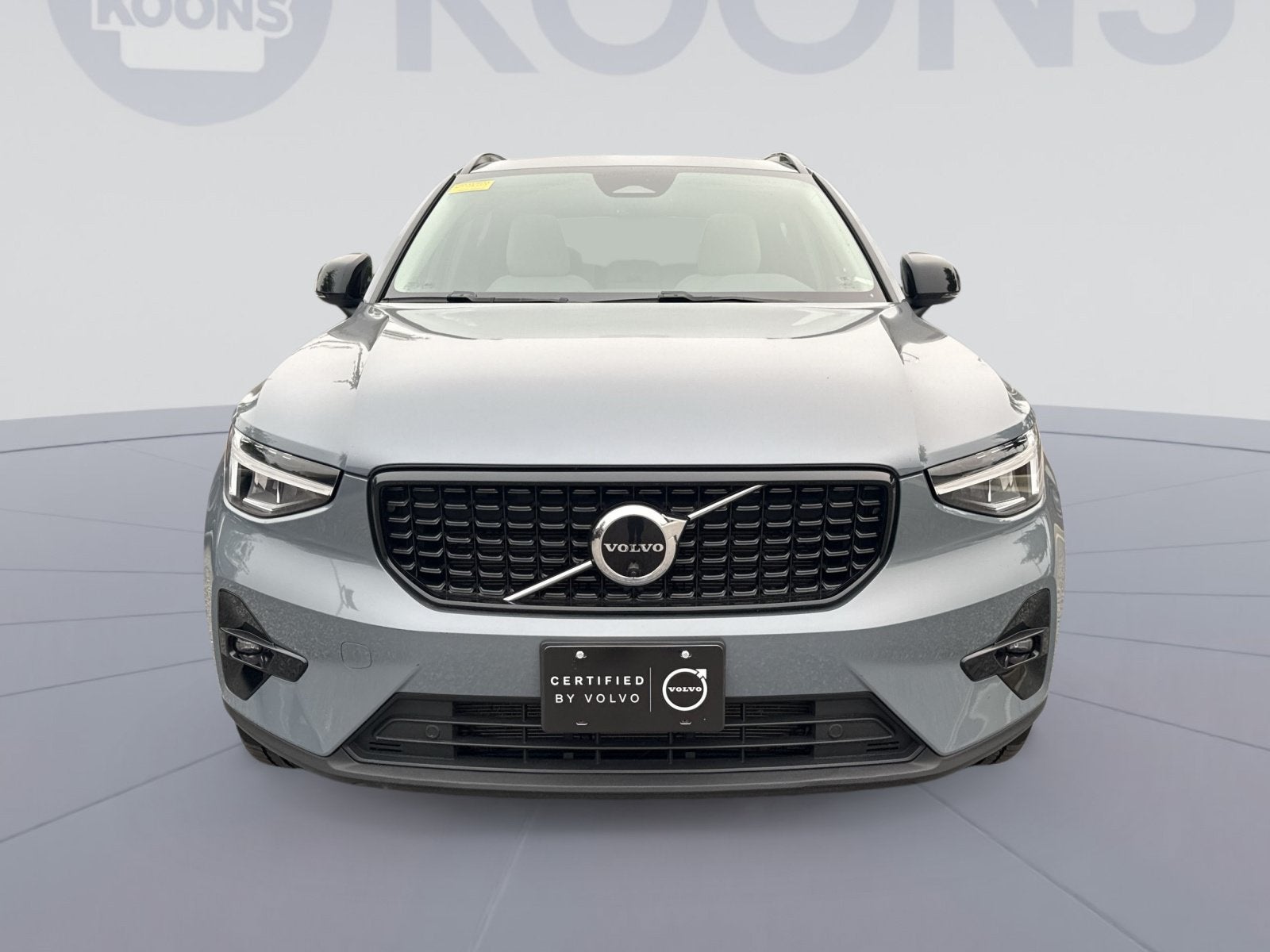 2023 Volvo XC40 B5 Plus Dark Theme