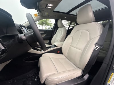 2023 Volvo XC40 B5 Plus Dark Theme