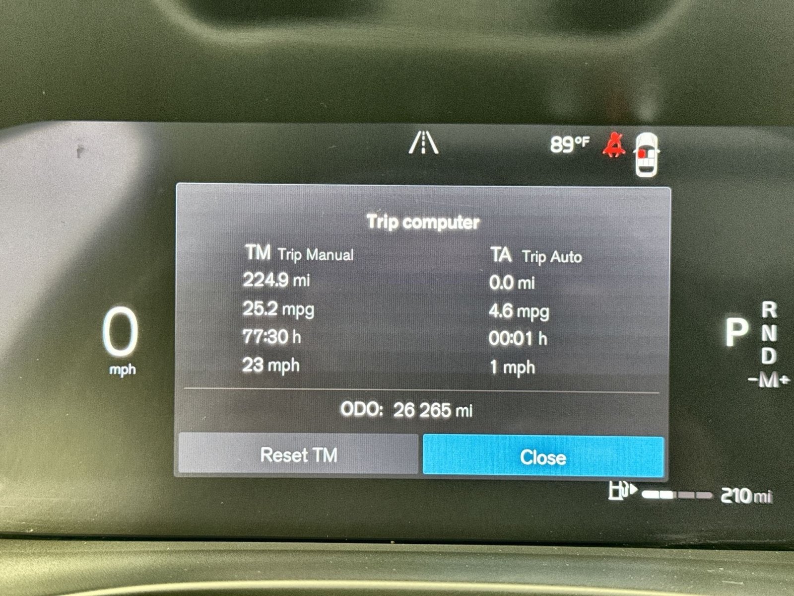 2023 Volvo XC40 B5 Plus Dark Theme