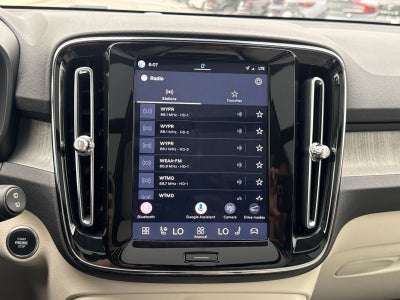 2023 Volvo XC40 B5 Plus Dark Theme