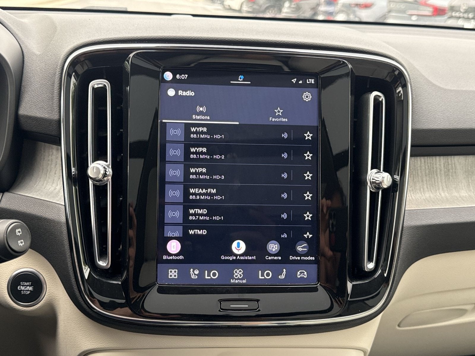 2023 Volvo XC40 B5 Plus Dark Theme