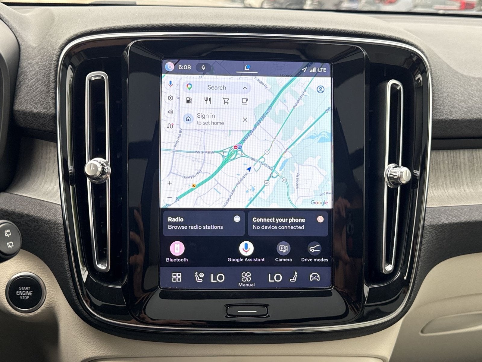 2023 Volvo XC40 B5 Plus Dark Theme