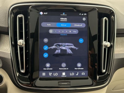 2023 Volvo XC40 B5 Plus Dark Theme