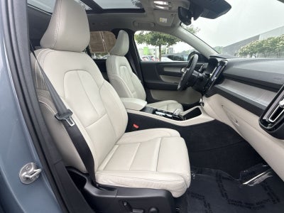 2023 Volvo XC40 B5 Plus Dark Theme