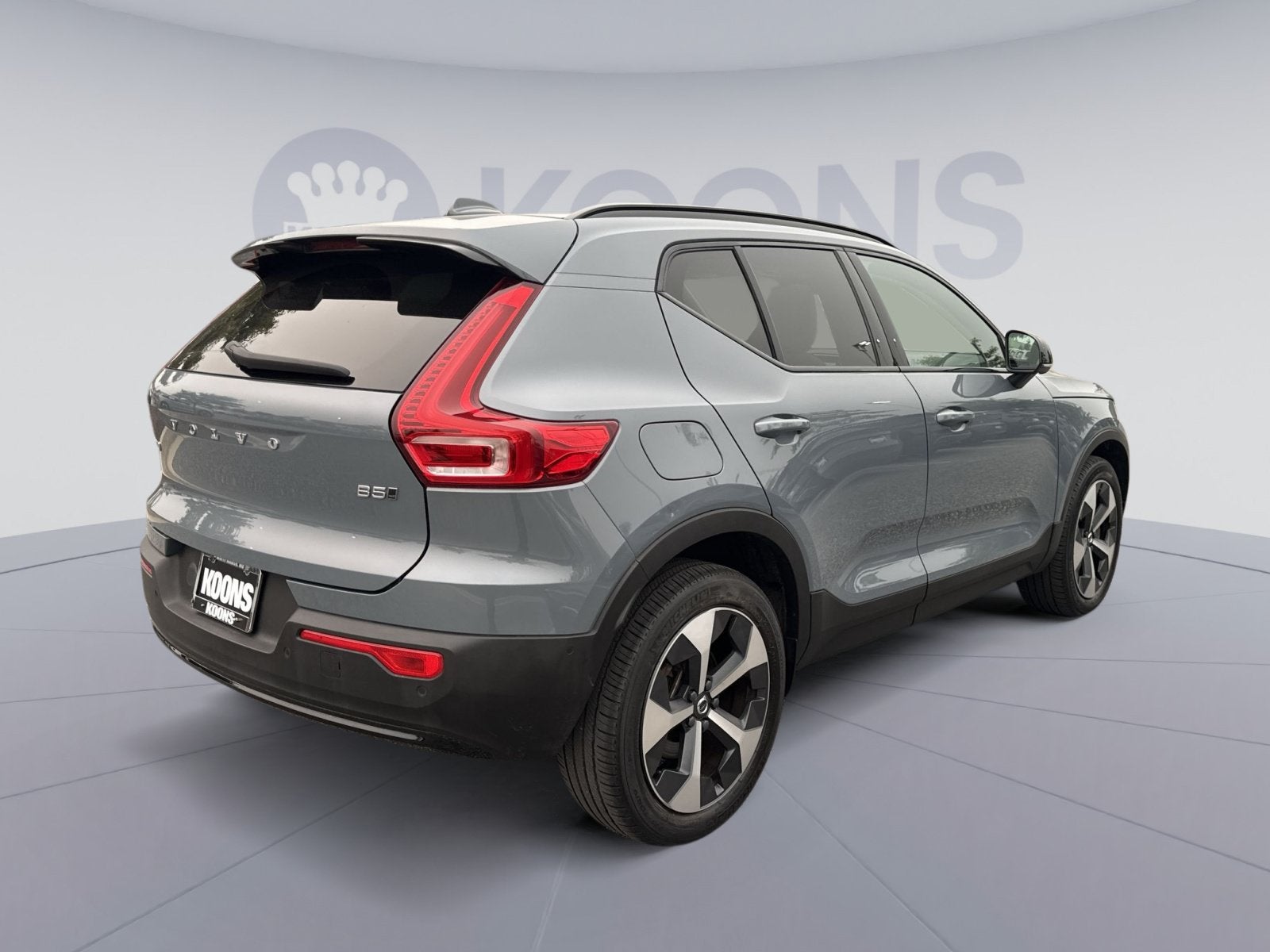 2023 Volvo XC40 B5 Plus Dark Theme