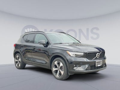 2023 Volvo XC40 B5 Plus Dark Theme