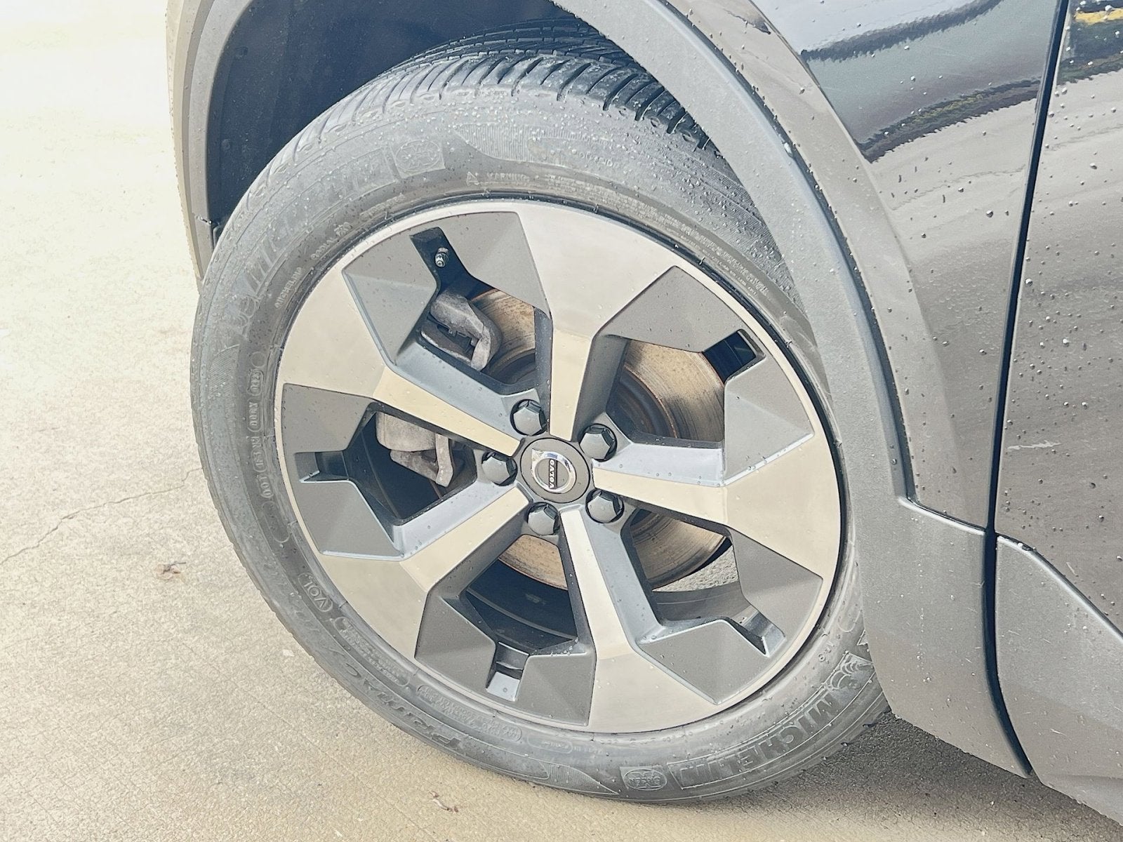 2023 Volvo XC40 B5 Plus Dark Theme