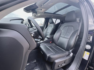 2023 Volvo XC40 B5 Plus Dark Theme