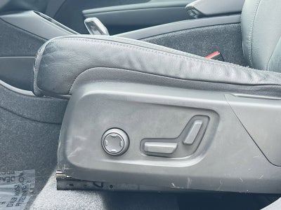 2023 Volvo XC40 B5 Plus Dark Theme