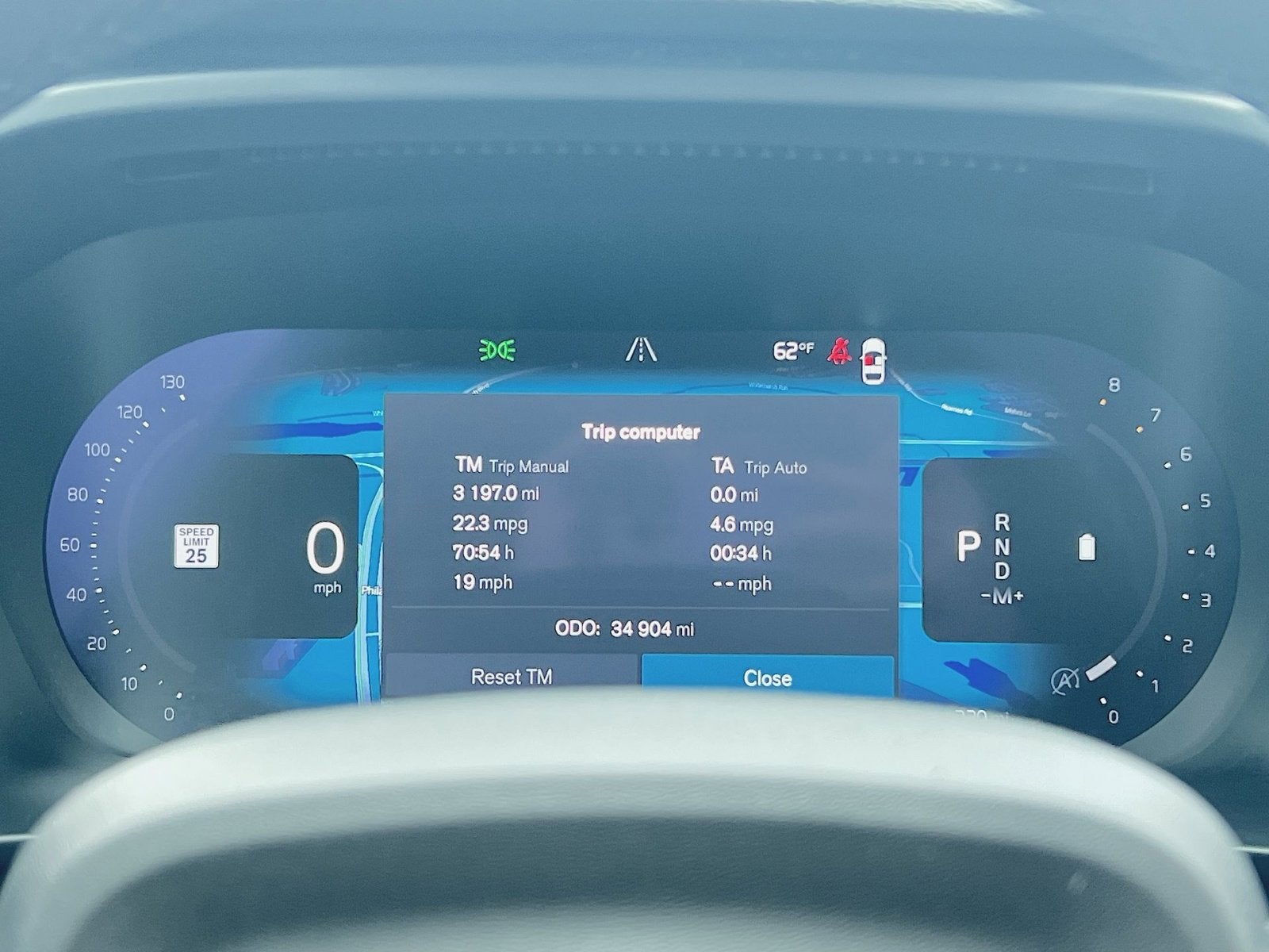 2023 Volvo XC40 B5 Plus Dark Theme