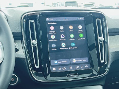 2023 Volvo XC40 B5 Plus Dark Theme