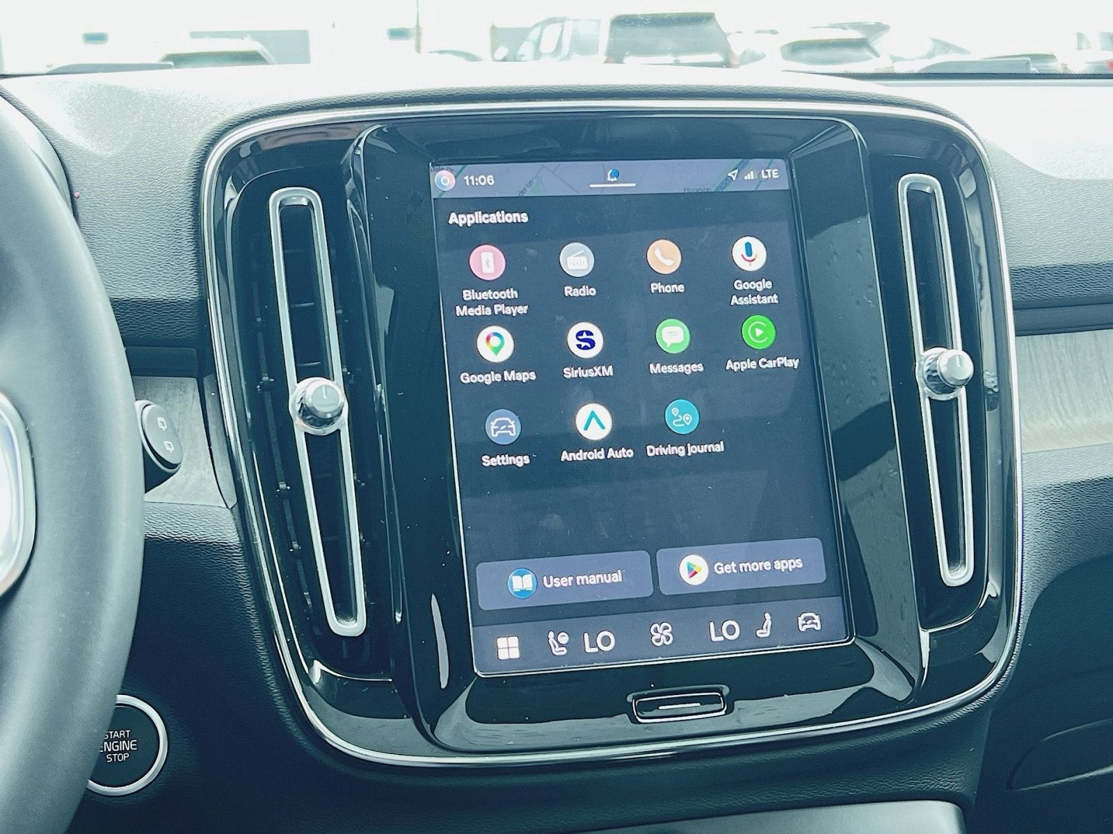 2023 Volvo XC40 B5 Plus Dark Theme